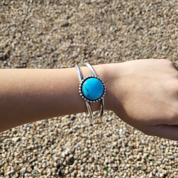 Navajo Round Turquoise Cuff Bracelet NA Sterling Silver Handmade Jewelry - Picture 4 of 12